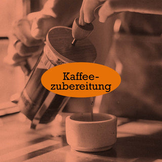 Kaffeezubereitung im AMORI Kaffeelexikon – Brühmethoden, Abläufe und präzise Extraktion.