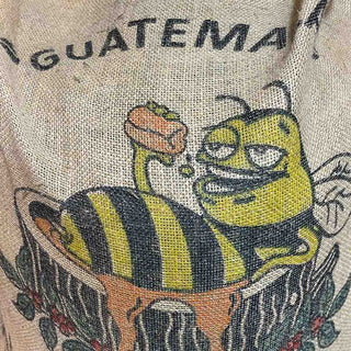 Jutesack mit der Herkunftsangabe Guatemala, gefüllt mit Rohkaffee der Finca Canaque.