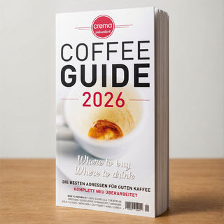 Crema Coffee Guide 2026 als Printmagazin mit sichtbarer Seitenstärke