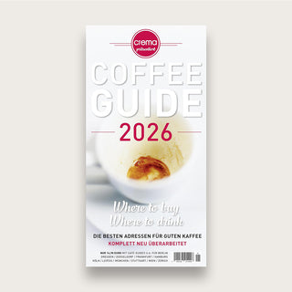 Crema Coffee Guide 2026 als gedrucktes Magazin mit Coveransicht im Hochformat