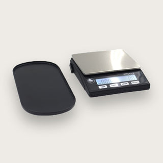 Rhino Stealth Espresso Scale mit robuster Edelstahlplattform, ideal für präzises Wiegen von Kaffeebohnen, Espresso und Brühkaffee. Digitale Kaffeeskala mit feiner Messgenauigkeit für Barista-Perfektion und integriertem Schutzdeckel für langlebige Nutzung.